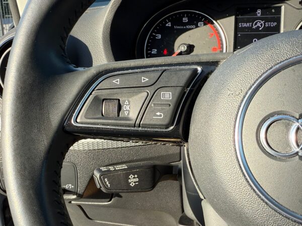 Audi Q2 1.0 TFSI S tronic / TOIT / AUTO / CUIR / LED - Image 14