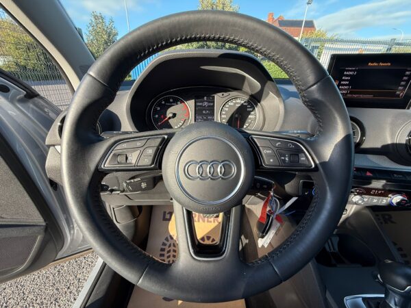 Audi Q2 1.0 TFSI S tronic / TOIT / AUTO / CUIR / LED - Image 13