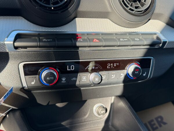 Audi Q2 1.0 TFSI S tronic / TOIT / AUTO / CUIR / LED - Image 17