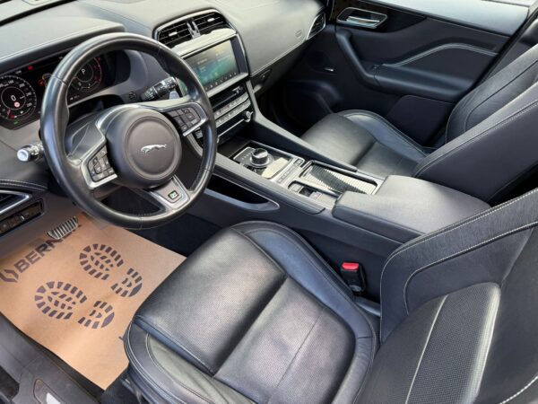 Jaguar F-Pace 2.0 D AWD R-Sport / PACK SPORT / PANO / CUIR / LED - Image 9