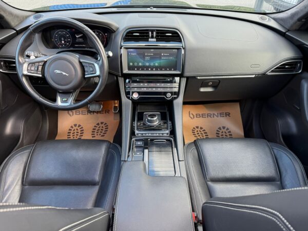 Jaguar F-Pace 2.0 D AWD R-Sport / PACK SPORT / PANO / CUIR / LED - Image 11