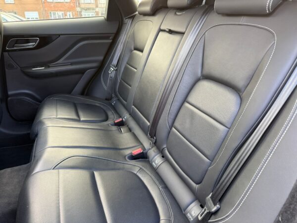 Jaguar F-Pace 2.0 D AWD R-Sport / PACK SPORT / PANO / CUIR / LED - Image 25