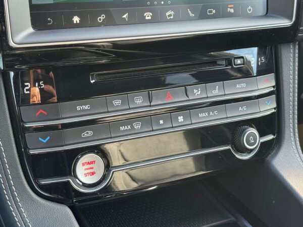 Jaguar F-Pace 2.0 D AWD R-Sport / PACK SPORT / PANO / CUIR / LED - Image 19