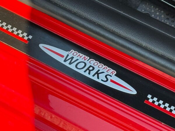 MINI John Cooper Works PERFECT CONDITIONS / CAMERA / CARPLAY / FULL BOOK - Image 25