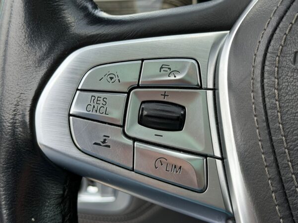 BMW 740 e iPerformance / FULL SERVICE / CUIR / TOIT OUVRANT - Image 13