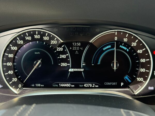 BMW 740 e iPerformance / FULL SERVICE / CUIR / TOIT OUVRANT - Image 11