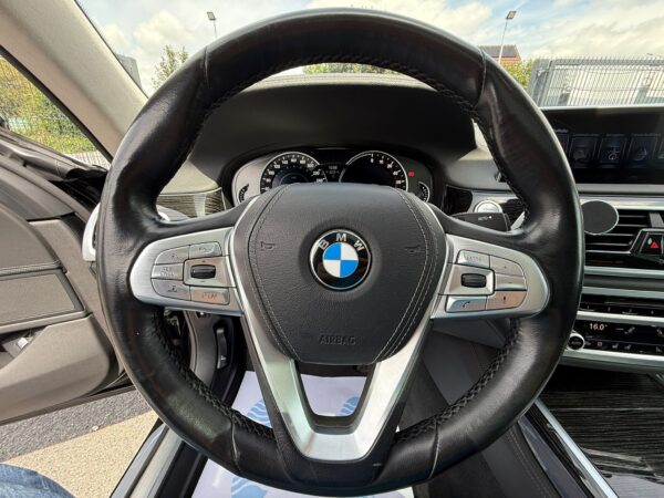BMW 740 e iPerformance / FULL SERVICE / CUIR / TOIT OUVRANT - Image 12