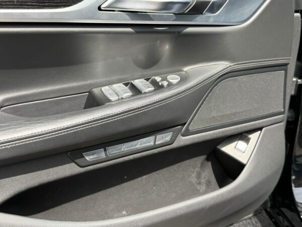 BMW 740 e iPerformance / FULL SERVICE / CUIR / TOIT OUVRANT - Image 23