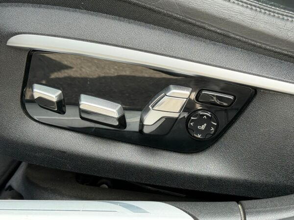 BMW 740 e iPerformance / FULL SERVICE / CUIR / TOIT OUVRANT - Image 24