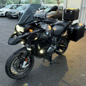 BMW R 1250 GS Adventure TRIPLE BLACK / AKRA / TOP CASE / SHIFTER