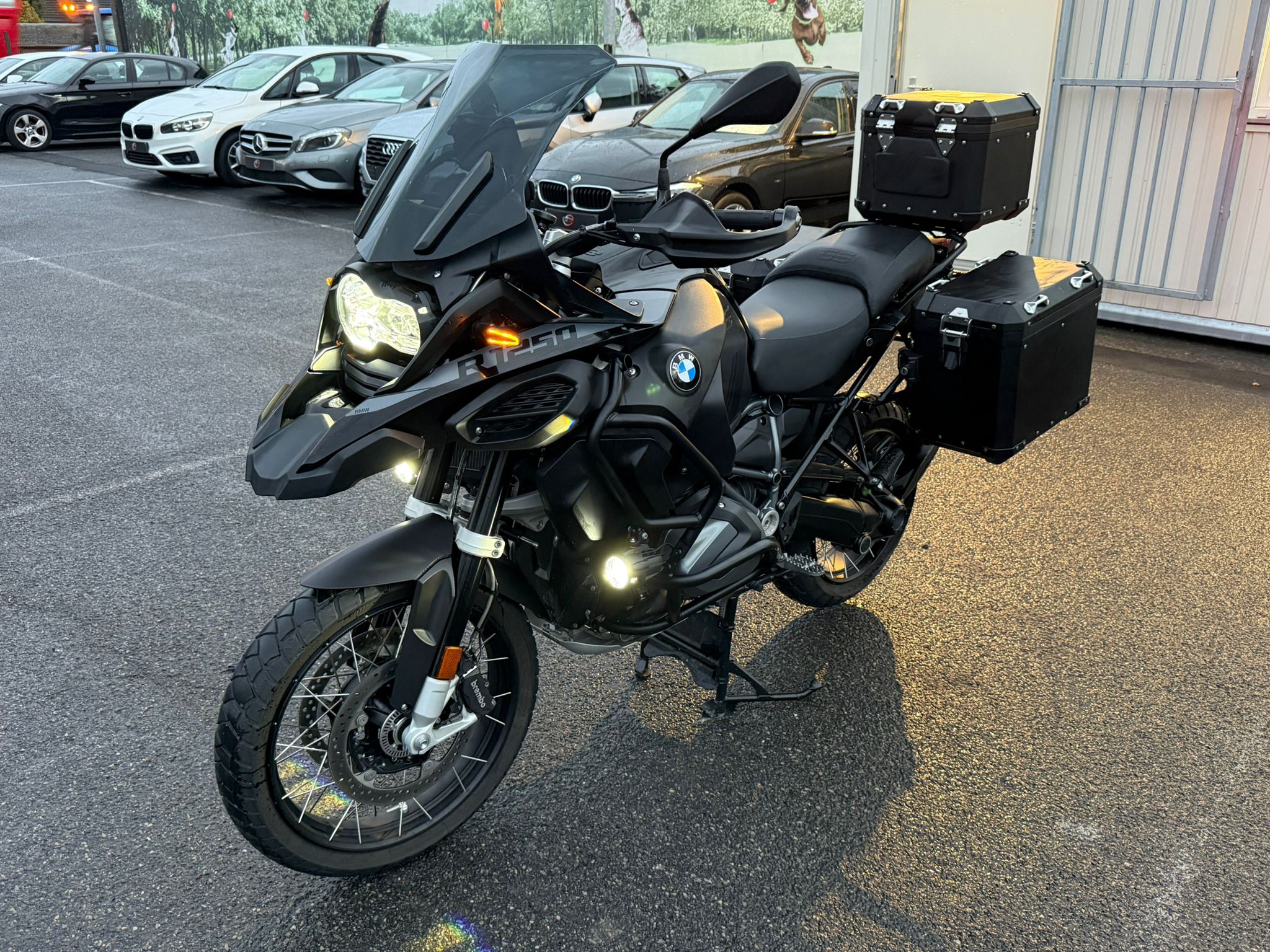 BMW R 1250 GS Adventure TRIPLE BLACK / AKRA / TOP CASE / SHIFTER