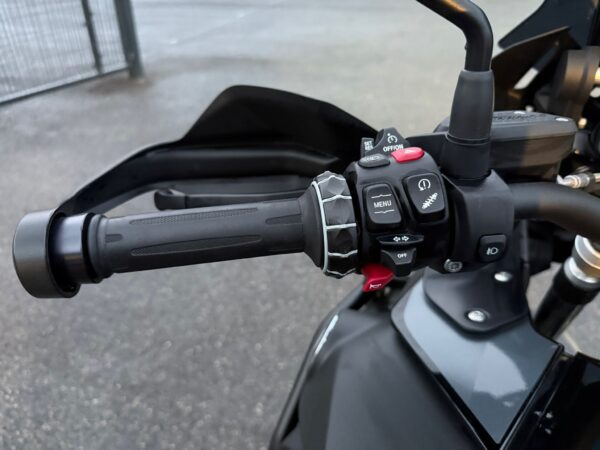 BMW R 1250 GS Adventure TRIPLE BLACK / AKRA / TOP CASE / SHIFTER - Image 9