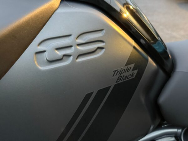 BMW R 1250 GS Adventure TRIPLE BLACK / AKRA / TOP CASE / SHIFTER - Image 12