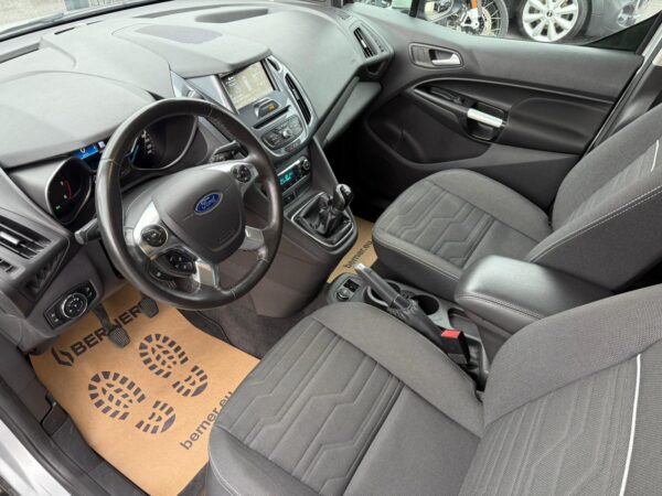 Ford Tourneo Connect 1.5 TDCi PANO / REGU / CLIM / CAMERA - Image 9
