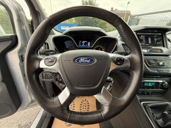 Ford Tourneo Connect 1.5 TDCi PANO / REGU / CLIM / CAMERA - Image 12