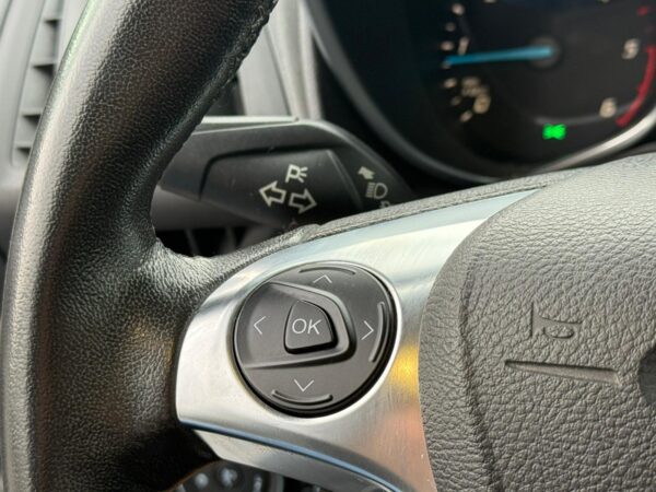 Ford Tourneo Connect 1.5 TDCi PANO / REGU / CLIM / CAMERA - Image 13