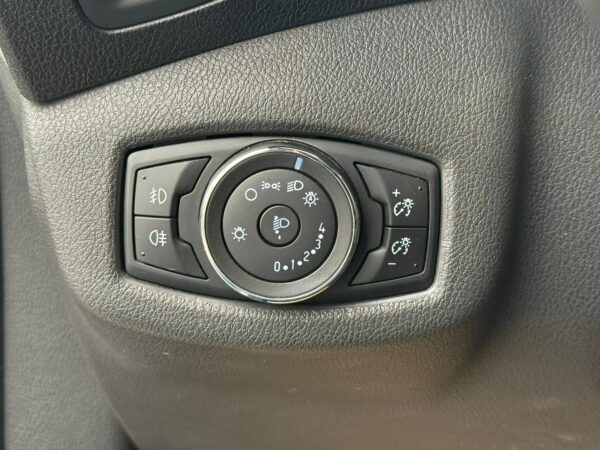 Ford Tourneo Connect 1.5 TDCi PANO / REGU / CLIM / CAMERA - Image 20