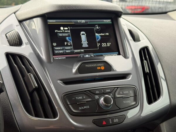 Ford Tourneo Connect 1.5 TDCi PANO / REGU / CLIM / CAMERA - Image 17