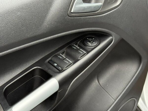 Ford Tourneo Connect 1.5 TDCi PANO / REGU / CLIM / CAMERA - Image 21