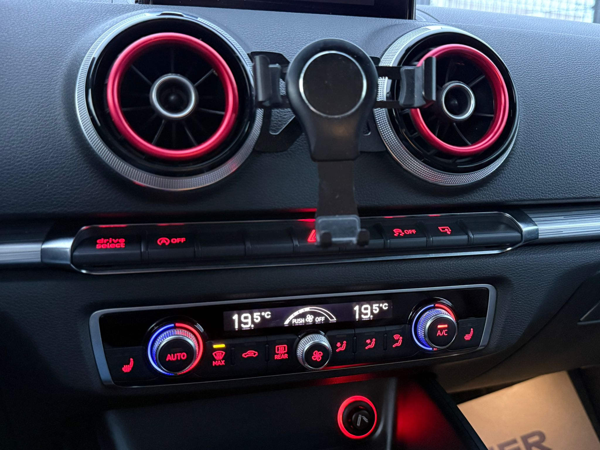 Audi A3 Cabriolet 1.4 TFSI / PDC / XENON / GPS / CUIR - Image 20