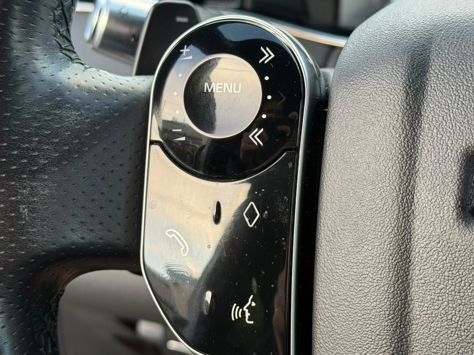 Land Rover Range Rover Evoque 2.0 TD4 4WD R-Dynamic / CUIR / CAMERA / CARPLAY - Image 17