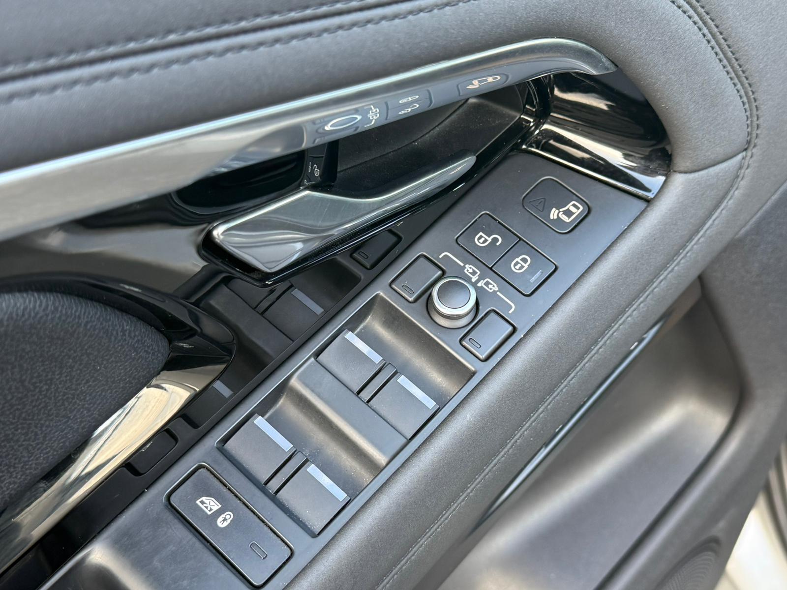 Land Rover Range Rover Evoque 2.0 TD4 4WD R-Dynamic / CUIR / CAMERA / CARPLAY - Image 30