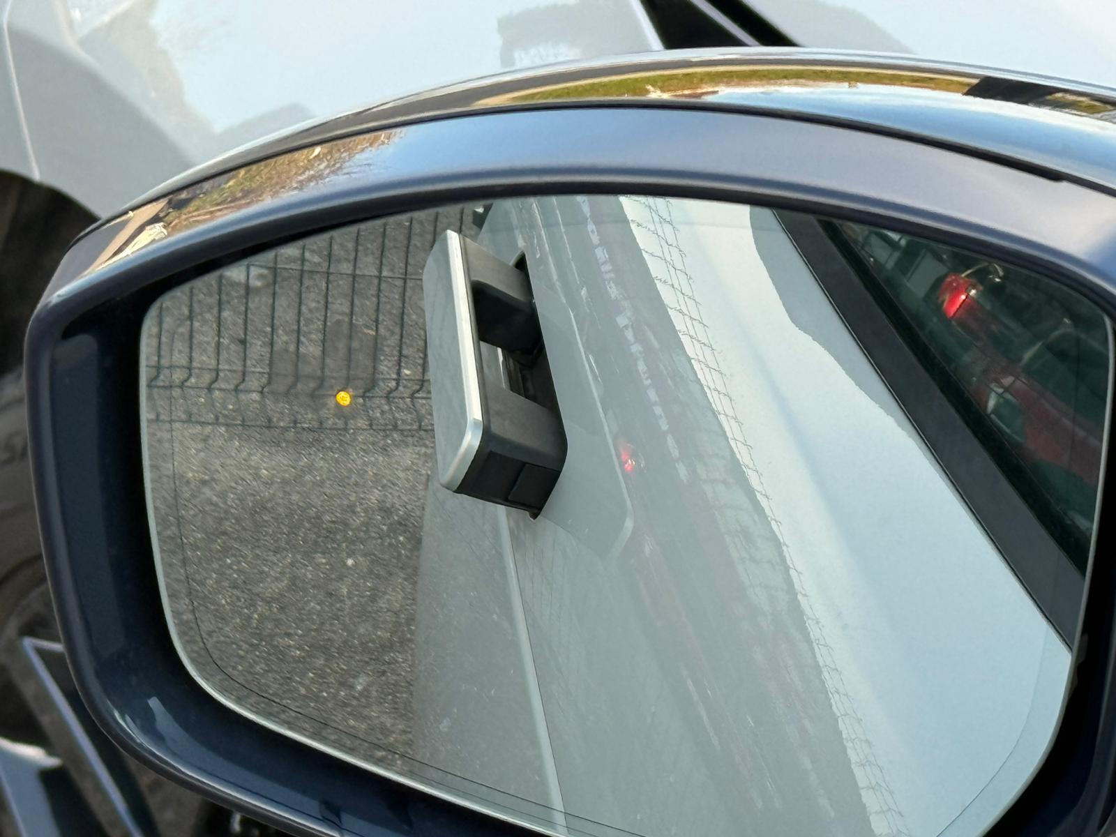 Land Rover Range Rover Evoque 2.0 TD4 4WD R-Dynamic / CUIR / CAMERA / CARPLAY - Image 35