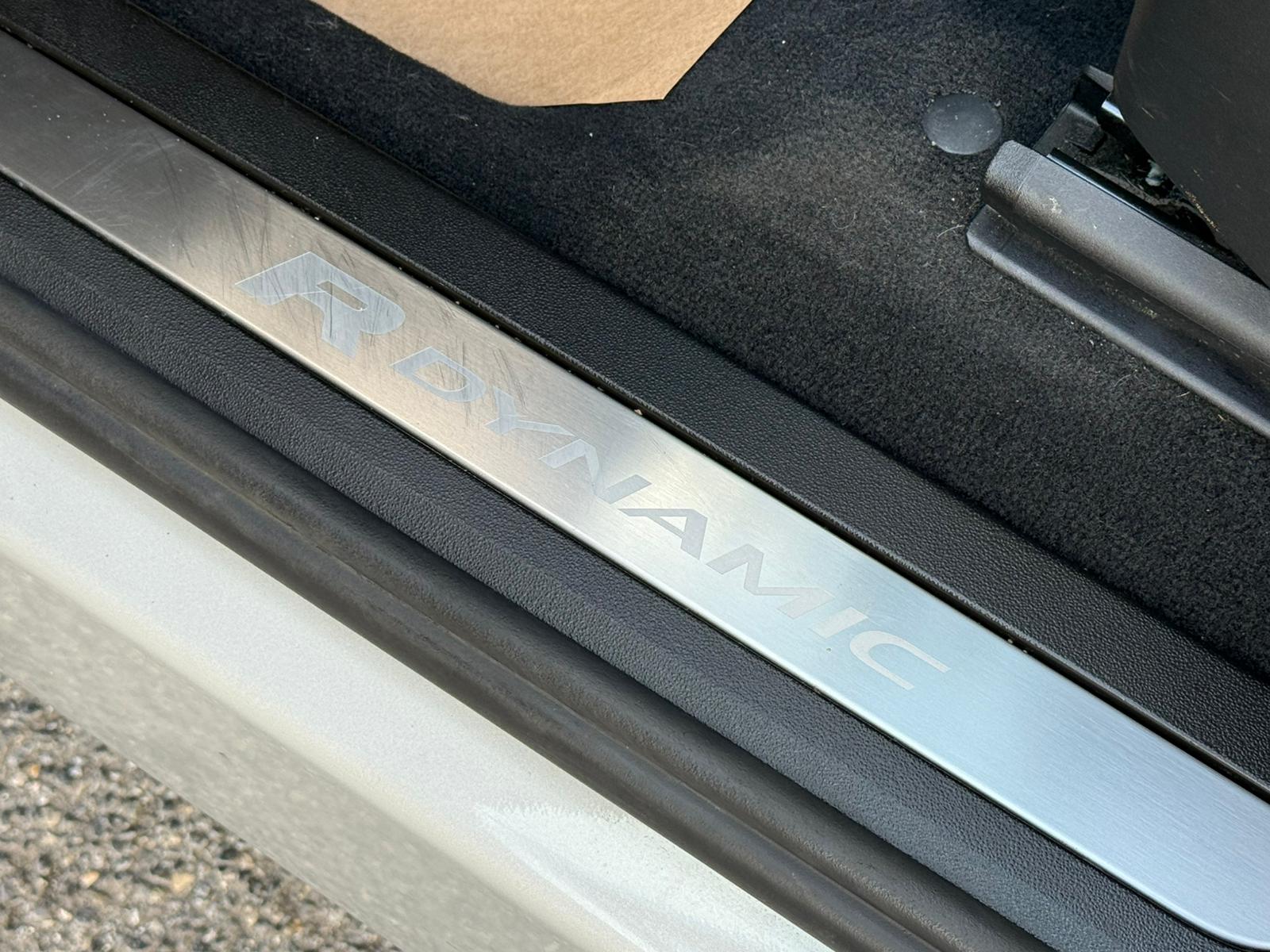 Land Rover Range Rover Evoque 2.0 TD4 4WD R-Dynamic / CUIR / CAMERA / CARPLAY - Image 34